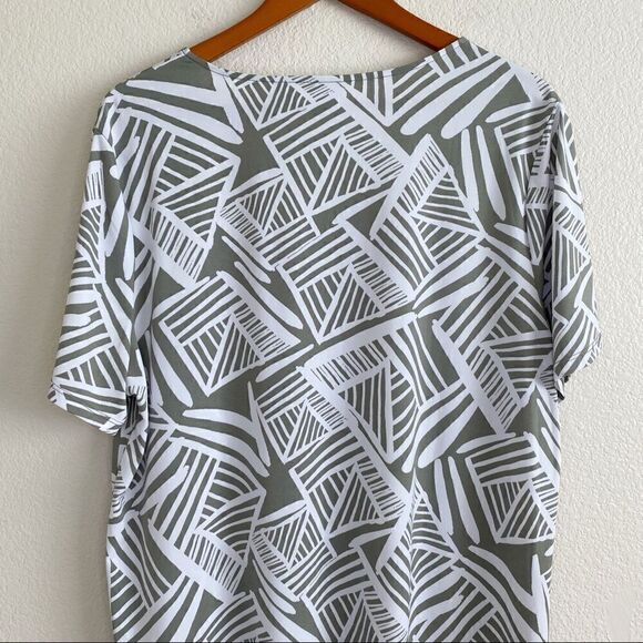 NWOT Chico’s Sage Green Tribal Print High-Low Short Sleeves Top - Picture 6 of 11